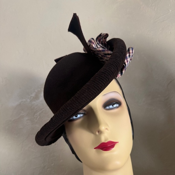 DISTINGUISHED 1940s\' BROWN FEDORA WITH TAFFETA BOWS + UNIQUE BRIM EDGING main image 10
